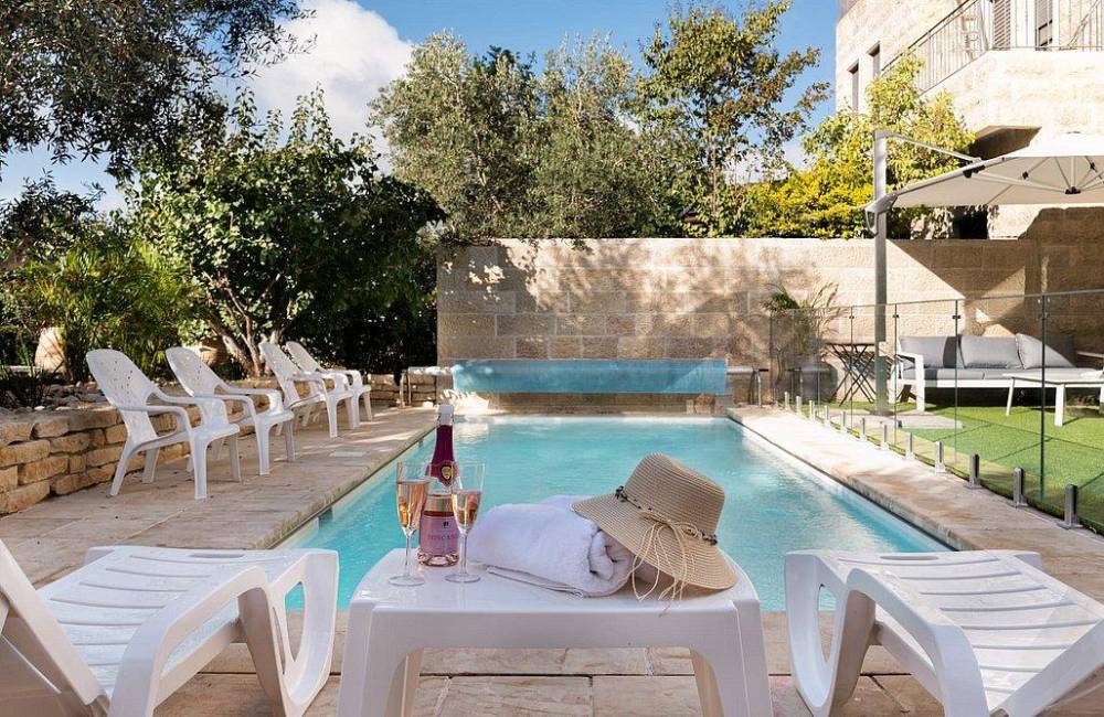 156291 חצר המתחם, וילה בהר, וילה  בצור הדסה וילות - Vila 4 U