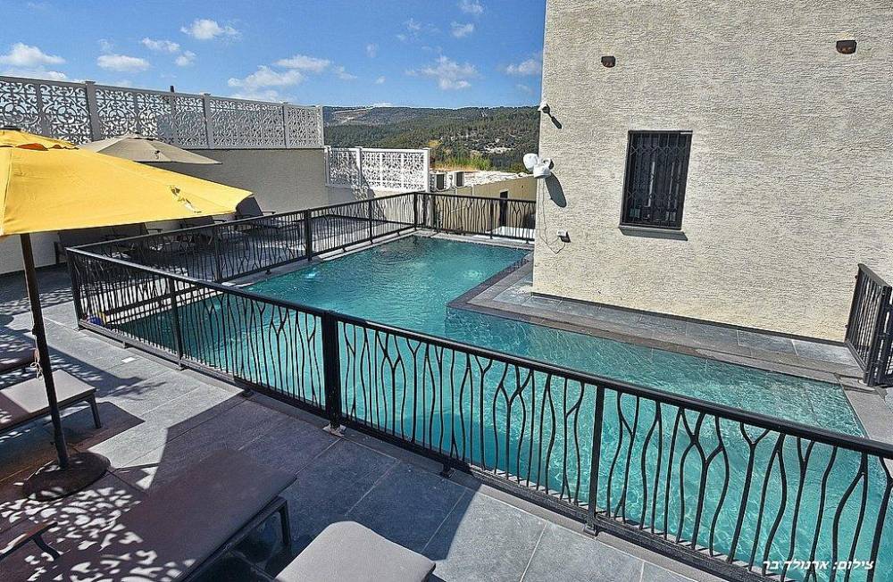 156451 גלרית חוץ, אחוזת יערה, וילה  ביערה וילות - Vila 4 U