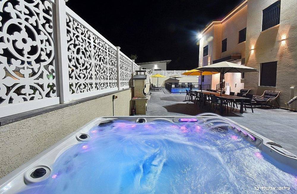 156459 גלרית חוץ, אחוזת יערה, וילה  ביערה וילות - Vila 4 U