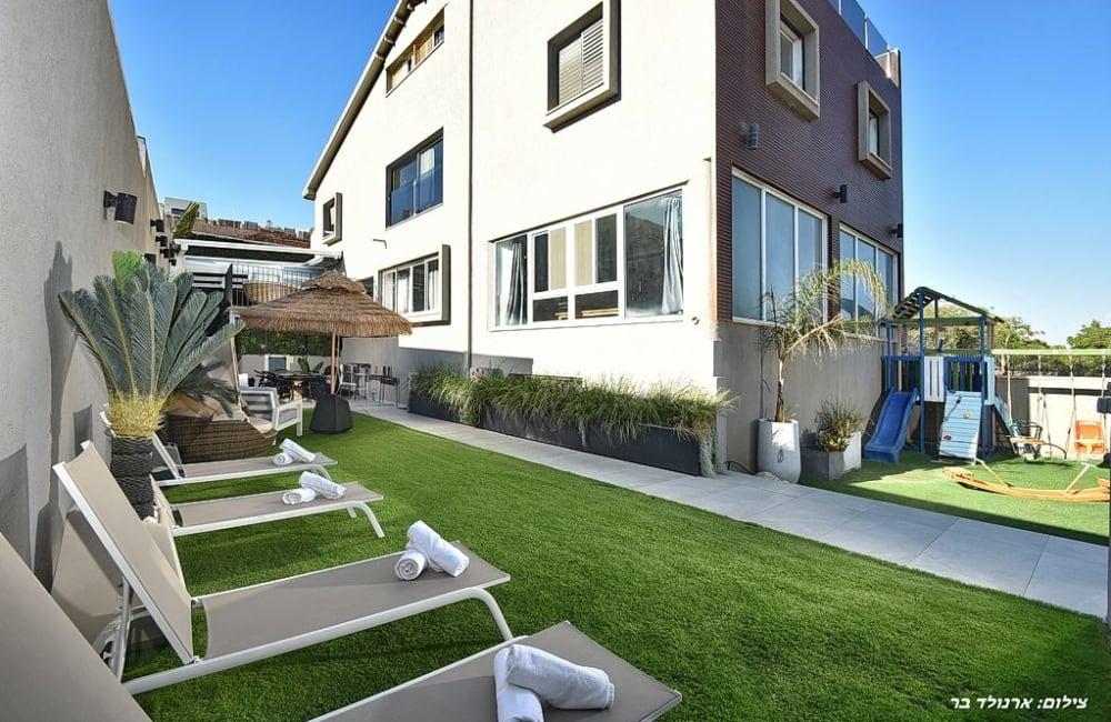 156971 החצר והבריכה, וילה אל הכנרת, וילה  בנוף כנרת וילות - Vila 4 U