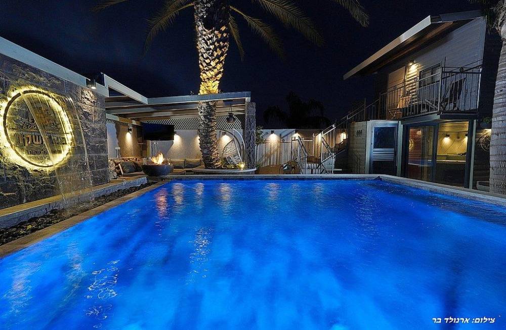 וילה ספא בצל השקד חוץ המתחם החיצוני, וילה ספא בצל השקד, וילה  בטפחות וילות - Vila 4 U