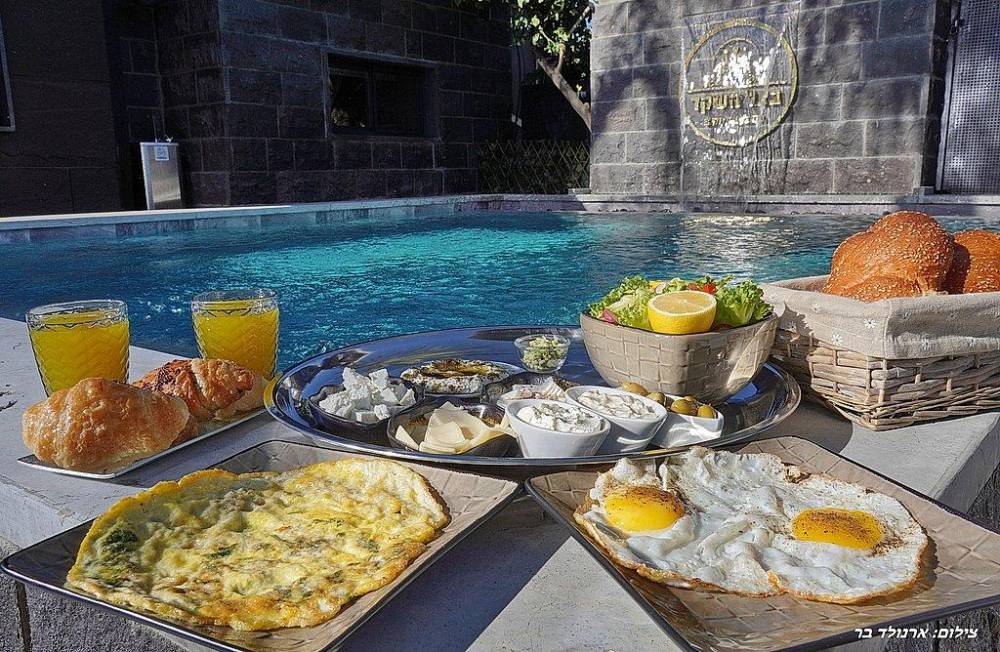 וילה ספא בצל השקד חוץ המתחם החיצוני, וילה ספא בצל השקד, וילה  בטפחות וילות - Vila 4 U