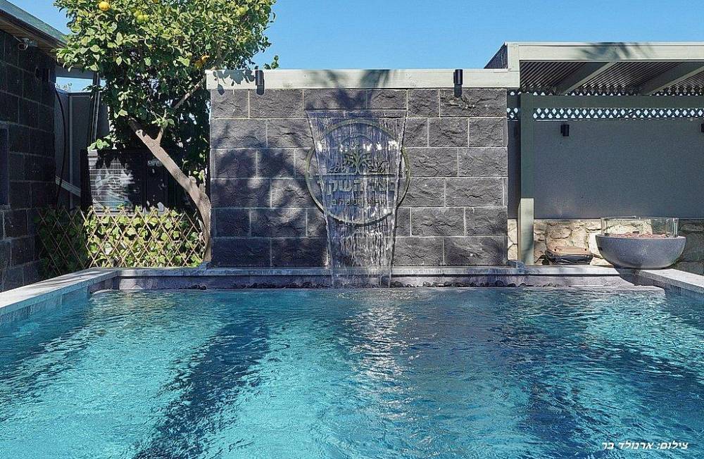 וילה ספא בצל השקד חוץ המתחם החיצוני, וילה ספא בצל השקד, וילה  בטפחות וילות - Vila 4 U