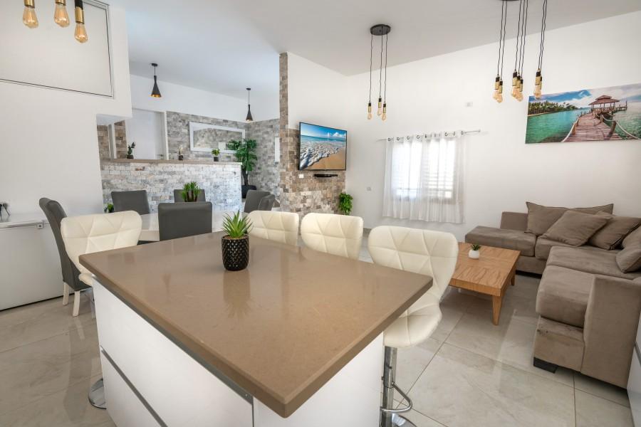 גלרית פנים מתחם האושר אי גדול גלרית פנים, אחוזת האושר בכלנית, וילה  בכלנית וילות - Vila 4 U