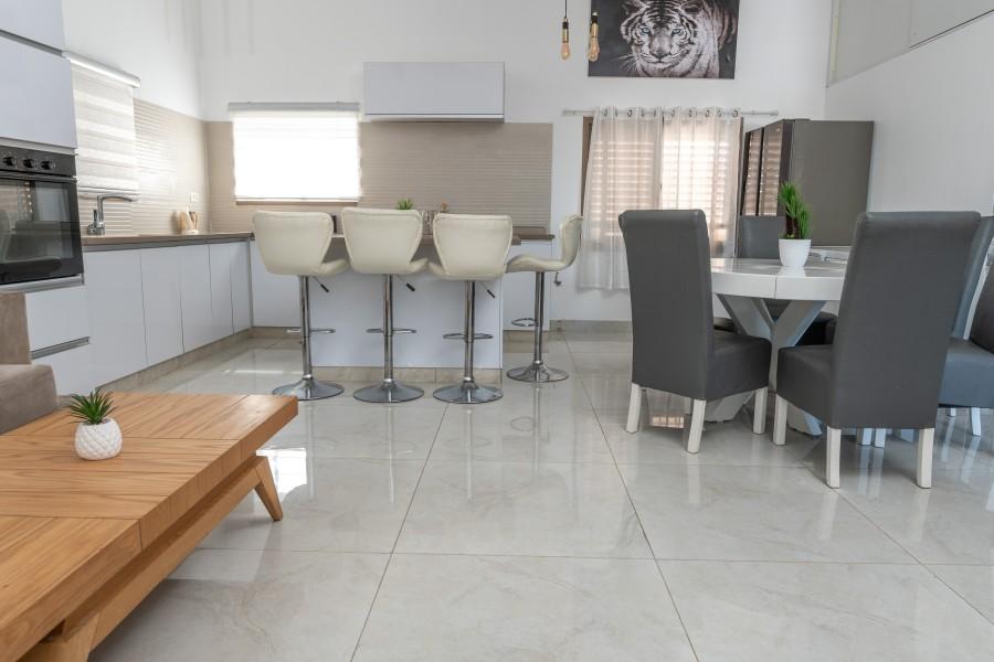 גלרית פנים מתחם האושר בר גדול גלרית פנים, אחוזת האושר בכלנית, וילה  בכלנית וילות - Vila 4 U