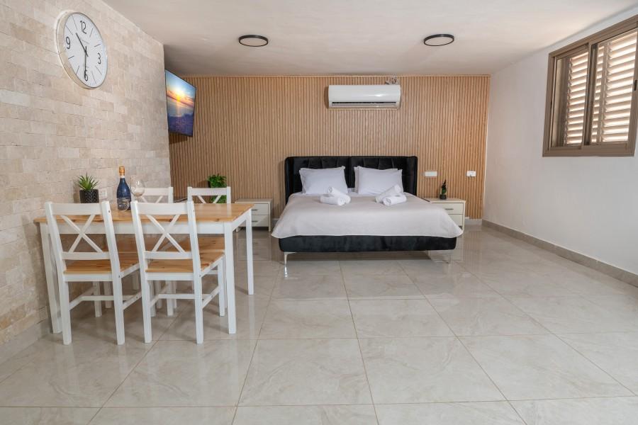 גלרית פנים מתחם האושר מיטה זוגית גלרית פנים, אחוזת האושר בכלנית, וילה  בכלנית וילות - Vila 4 U