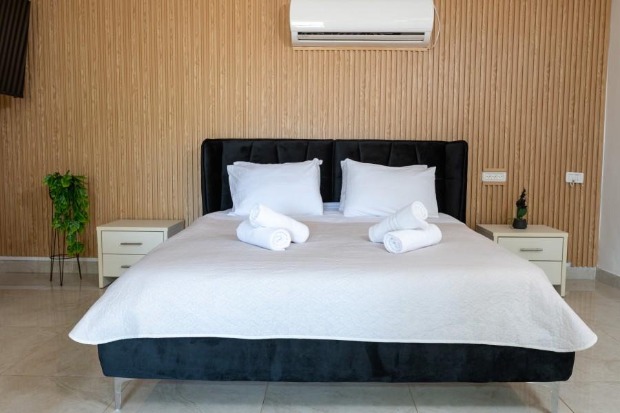 גלרית פנים מתחם האושר מיטה מוצעת גלרית פנים, אחוזת האושר בכלנית, וילה  בכלנית וילות - Vila 4 U