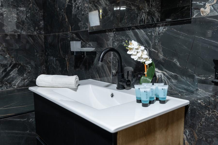 גלרית פנים מתחם האושר חדר רחצה גלרית פנים, אחוזת האושר בכלנית, וילה  בכלנית וילות - Vila 4 U