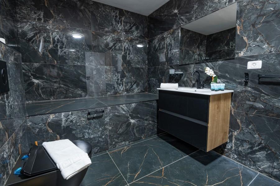 גלרית פנים מתחם האושר מקלחת יוקרתית גלרית פנים, אחוזת האושר בכלנית, וילה  בכלנית וילות - Vila 4 U