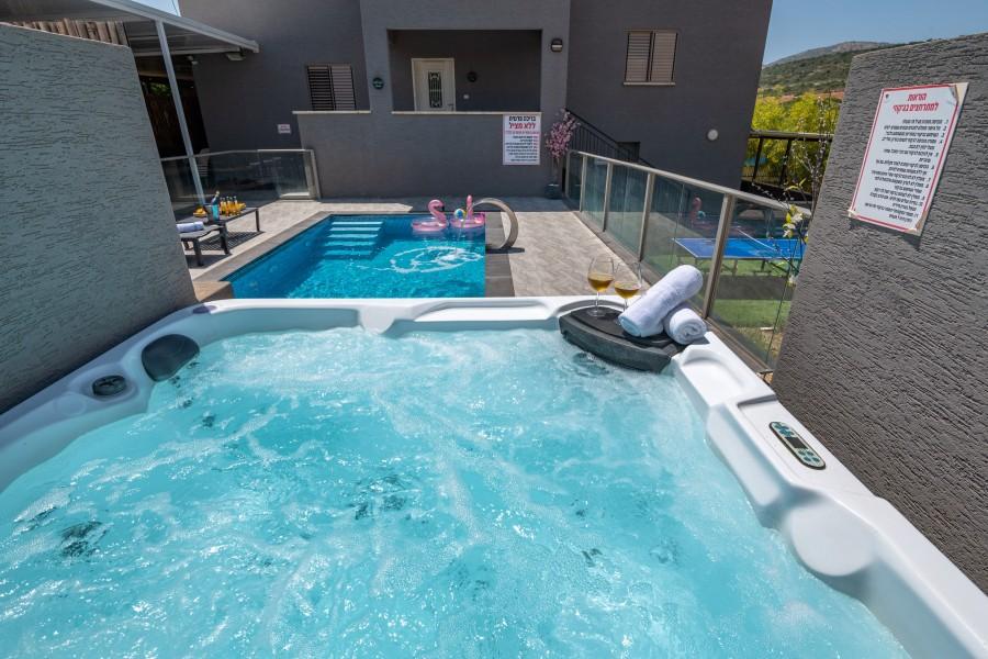 גלריית חוץ אחוזת האושר בכלנית גקוזי ובריכה צלולה המתחם החיצוני, אחוזת האושר בכלנית, וילה  בכלנית וילות - Vila 4 U