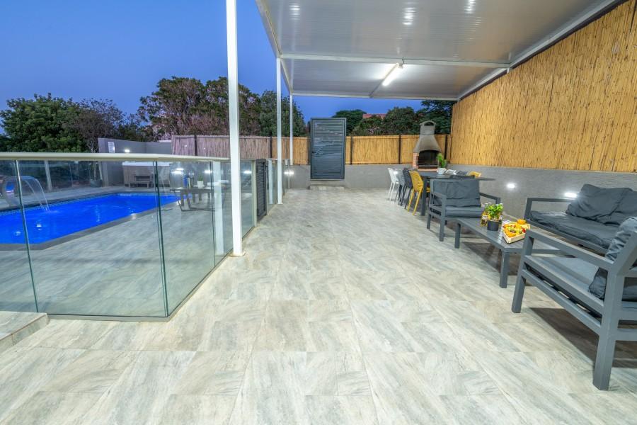 גלריית חוץ אחוזת האושר בכלנית הבריכה המגודרת המתחם החיצוני, אחוזת האושר בכלנית, וילה  בכלנית וילות - Vila 4 U