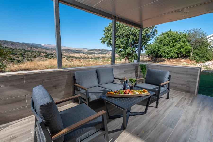 גלריית חוץ אחוזת האושר בכלנית פינת אוכל חיצונית מול הנוף המתחם החיצוני, אחוזת האושר בכלנית, וילה  בכלנית וילות - Vila 4 U