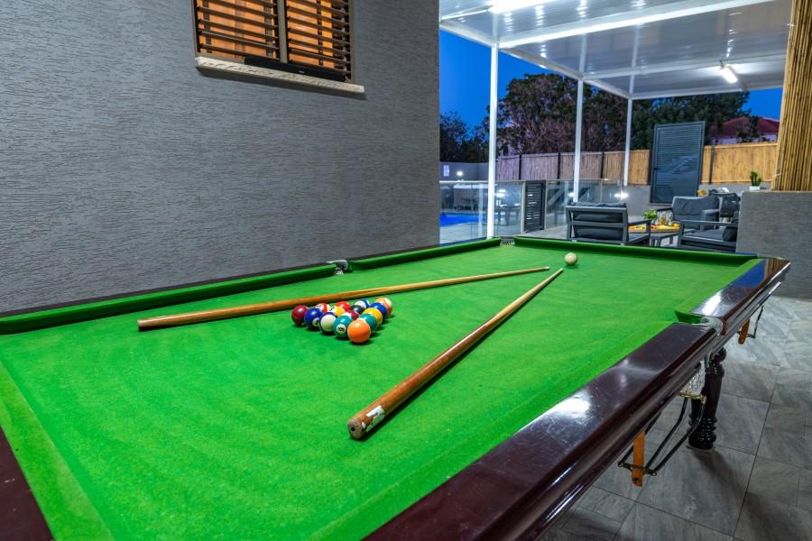 גלריית חוץ אחוזת האושר בכלנית שולחן סנוקר המתחם החיצוני, אחוזת האושר בכלנית, וילה  בכלנית וילות - Vila 4 U