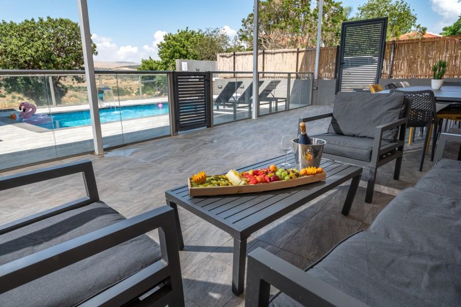 גלריית חוץ אחוזת האושר בכלנית הנוף המדהים המתחם החיצוני, אחוזת האושר בכלנית, וילה  בכלנית וילות - Vila 4 U