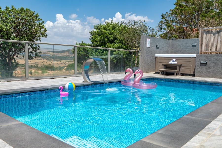 גלריית חוץ אחוזת האושר בכלנית הבריכה והמתפנחים המתחם החיצוני, אחוזת האושר בכלנית, וילה  בכלנית וילות - Vila 4 U