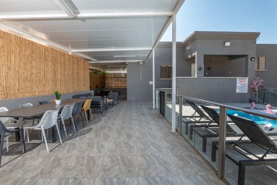 אחוזת האושר בכלנית - פינת אוכל חיצונית ליד הבריכה גלריה כללית, אחוזת האושר בכלנית, וילה  בכלנית וילות - Vila 4 U