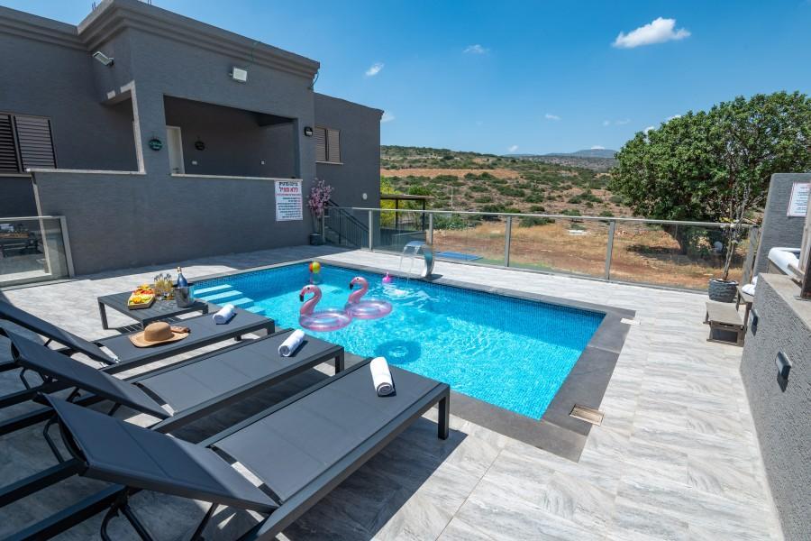 אחוזת האושר בכלנית - בריכת שחייה מול הנוף גלריה כללית, אחוזת האושר בכלנית, וילה  בכלנית וילות - Vila 4 U