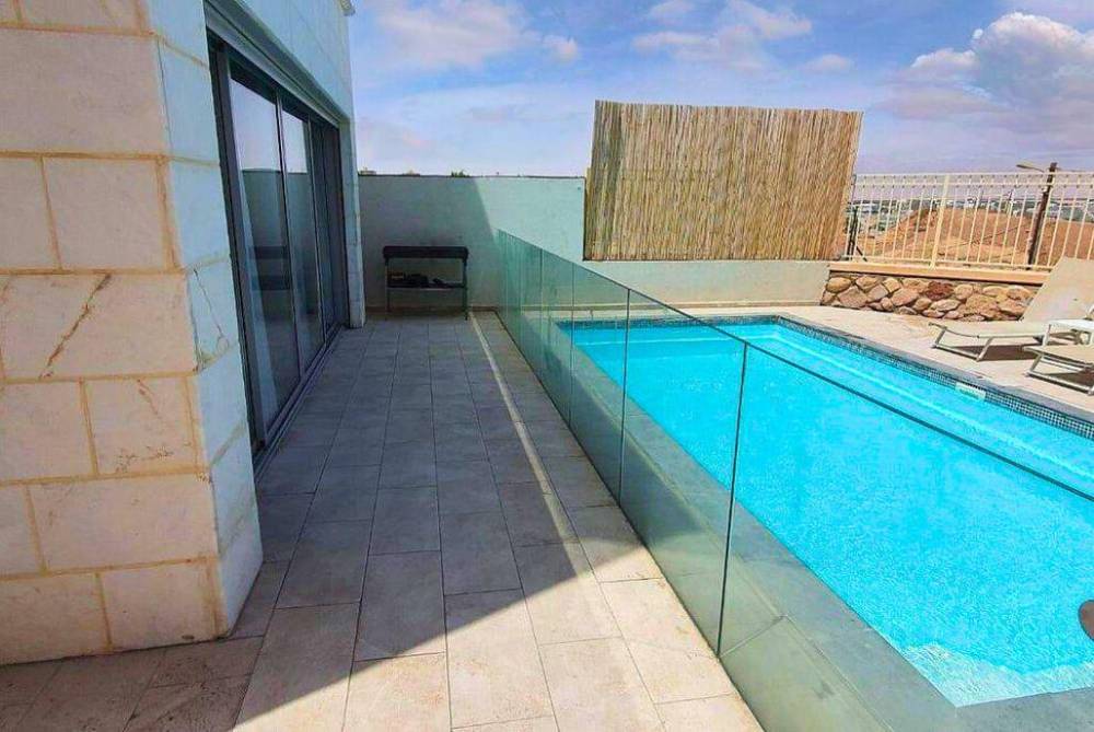 163074 המתחם החיצוני, וילאליס על הים אילת, וילה  באילת וילות - Vila 4 U