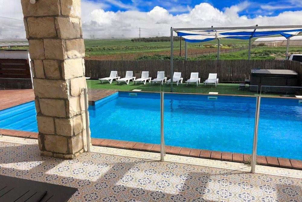 164391 המתחם החיצוני, קאסה לינדה, וילה  בעוזה וילות - Vila 4 U