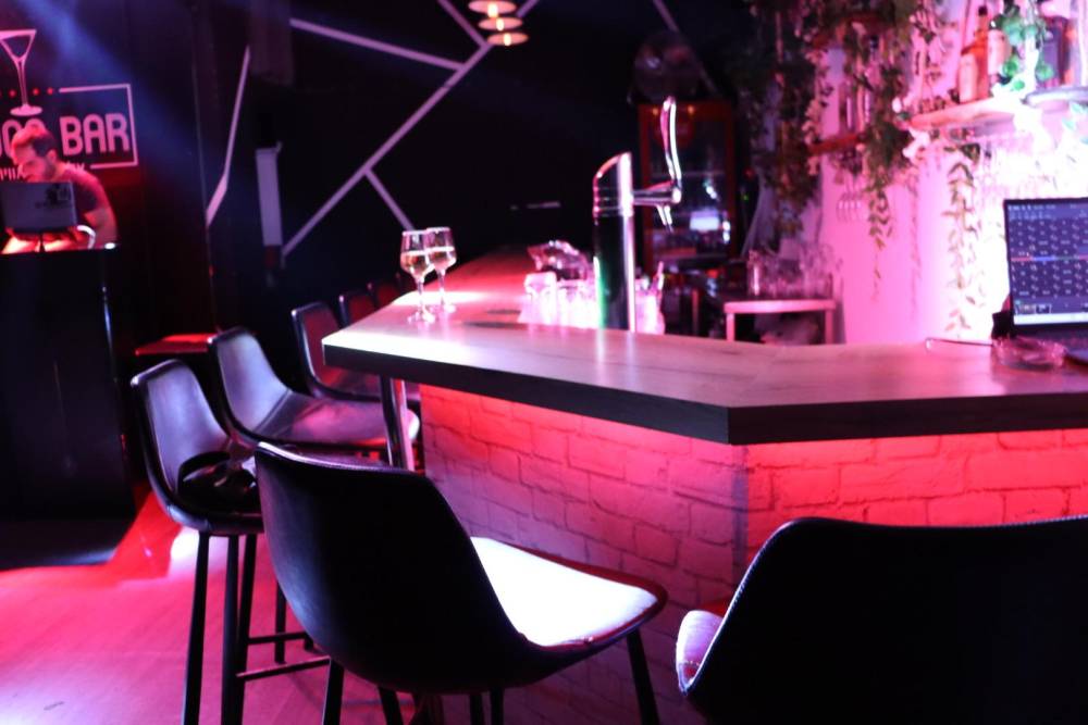 165284 חוגגים בשוגה בר, שוגה בר - Shuga Bar, וילה  ברחובות וילות - Vila 4 U