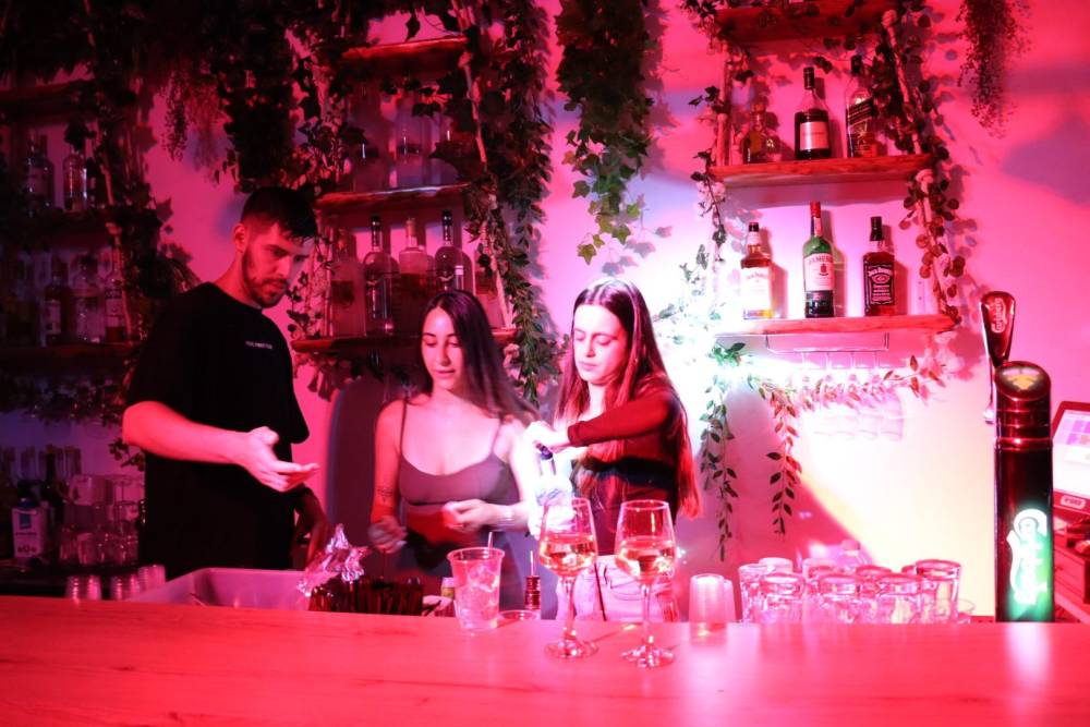 165290 חוגגים בשוגה בר, שוגה בר - Shuga Bar, וילה  ברחובות וילות - Vila 4 U