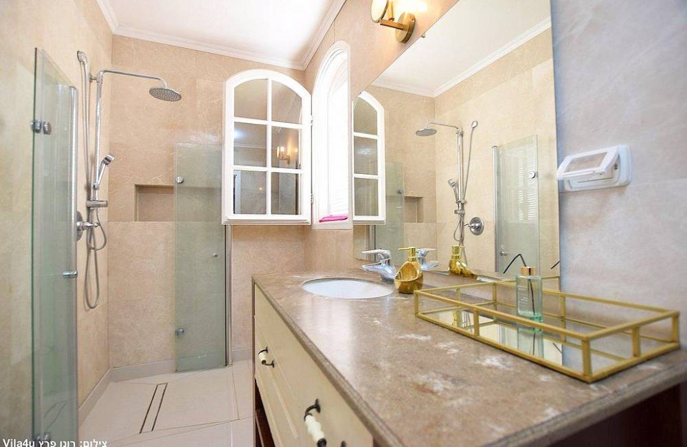 169988 המתחם הפנימי, קיסריה הום בוטיק, וילה  בקיסריה וילות - Vila 4 U