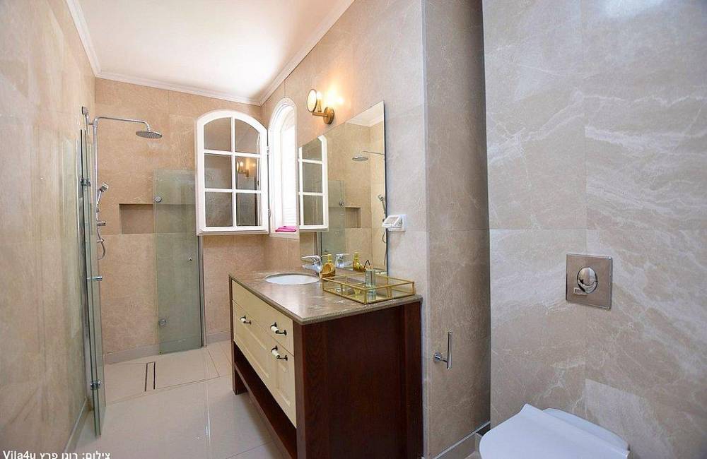 169993 המתחם הפנימי, קיסריה הום בוטיק, וילה  בקיסריה וילות - Vila 4 U