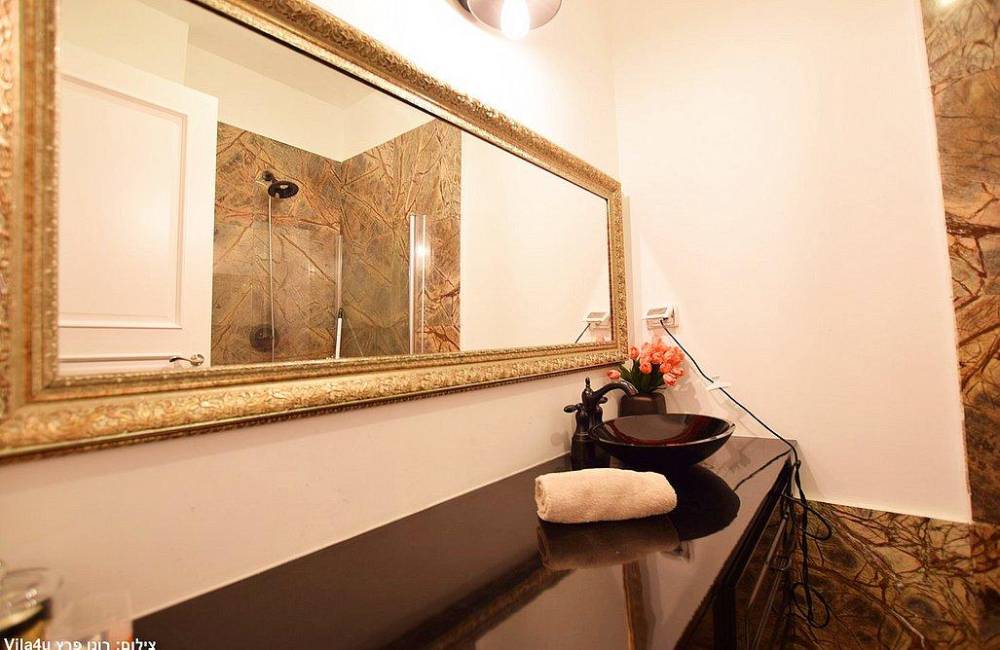 169994 המתחם הפנימי, קיסריה הום בוטיק, וילה  בקיסריה וילות - Vila 4 U