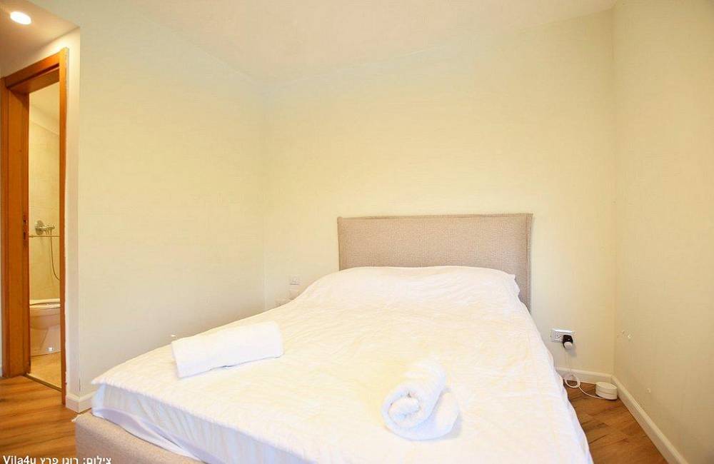 170018 גלרית פנים, וילת לוטוס השרון, וילה  בקיסריה וילות - Vila 4 U