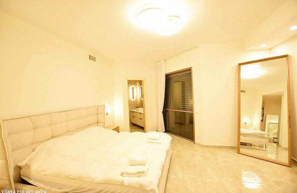 170019 גלרית פנים, וילת לוטוס השרון, וילה  בקיסריה וילות - Vila 4 U