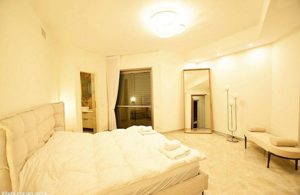 170025 גלרית פנים, וילת לוטוס השרון, וילה  בקיסריה וילות - Vila 4 U