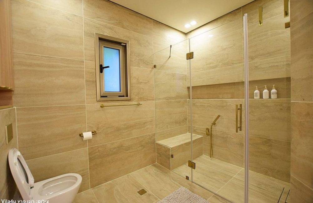 170034 גלרית פנים, וילת לוטוס השרון, וילה  בקיסריה וילות - Vila 4 U