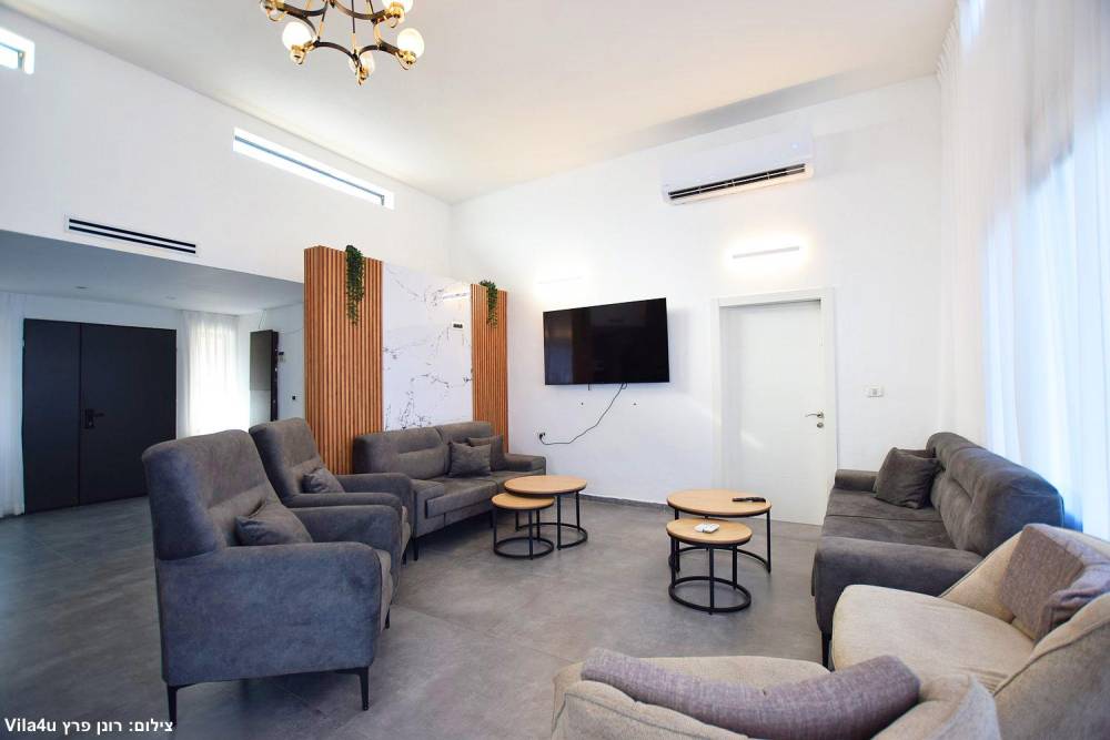 170110 גלריה כללית, מאור בכנרת, וילה  במגדל וילות - Vila 4 U