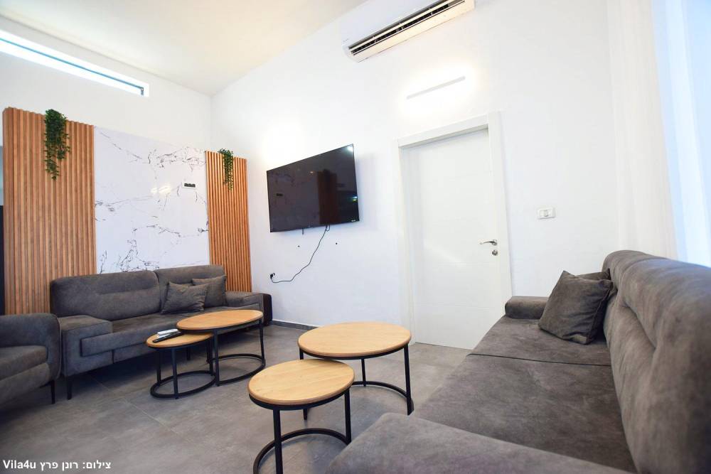 170117 גלריה כללית, מאור בכנרת, וילה  במגדל וילות - Vila 4 U