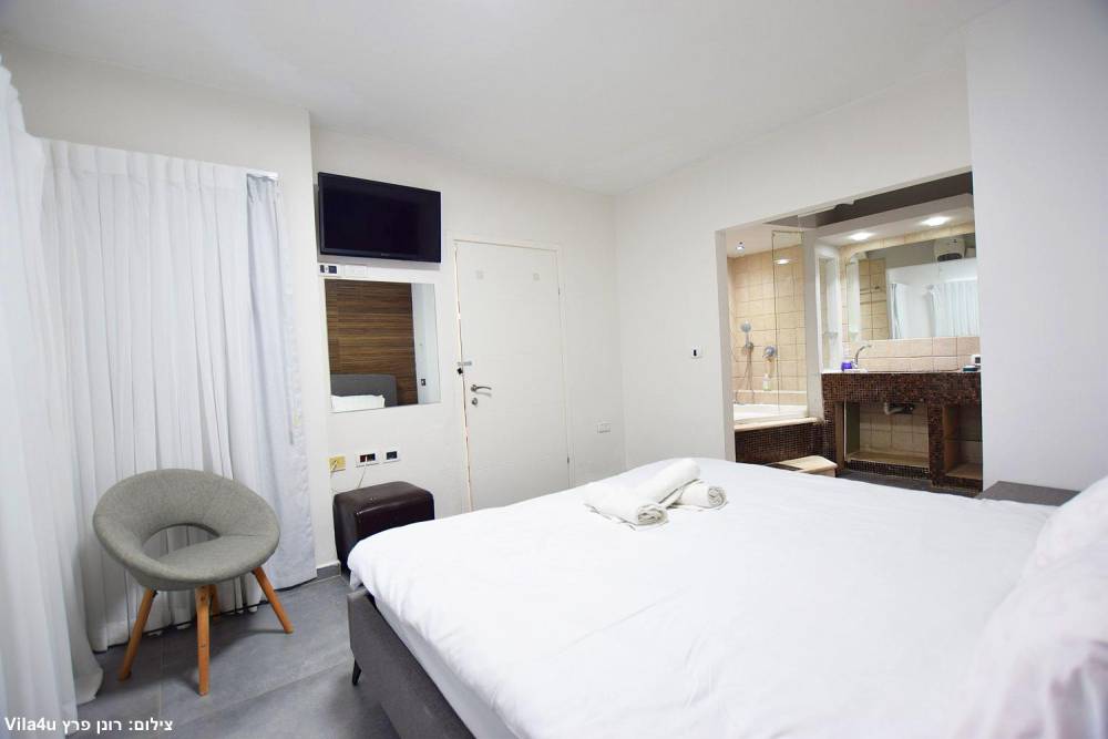 170125 גלרית פנים, מאור בכנרת, וילה  במגדל וילות - Vila 4 U