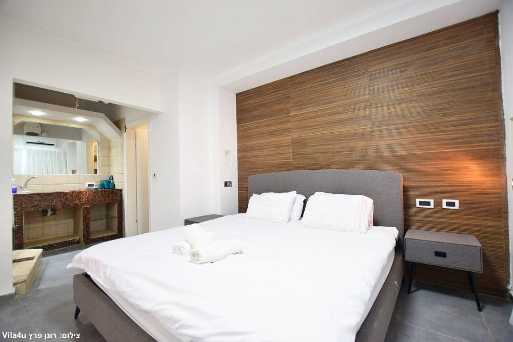 170134 גלרית פנים, מאור בכנרת, וילה  במגדל וילות - Vila 4 U