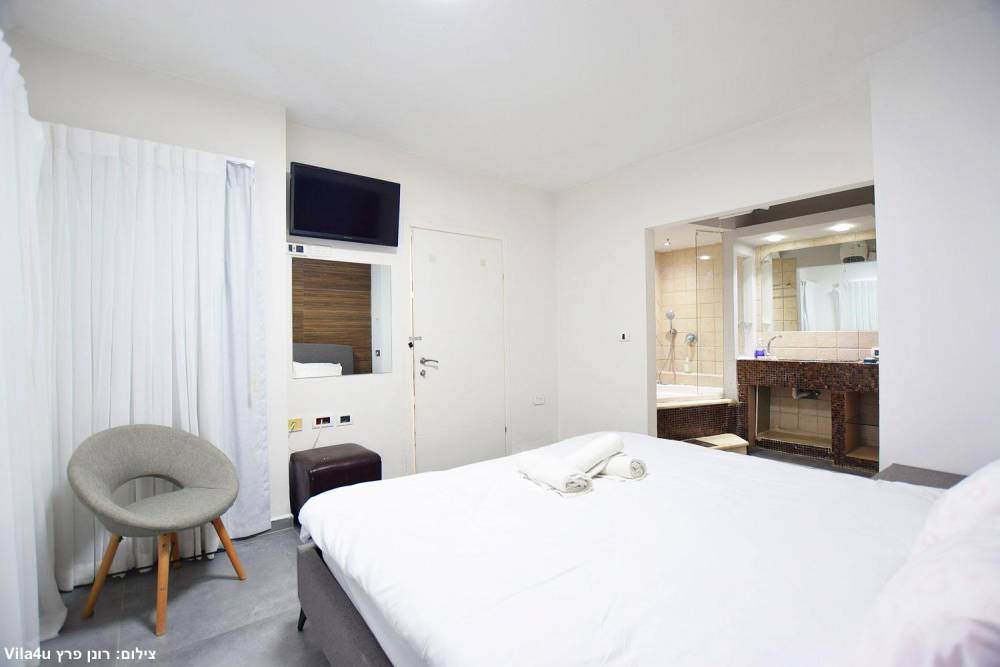 170143 גלרית פנים, מאור בכנרת, וילה  במגדל וילות - Vila 4 U