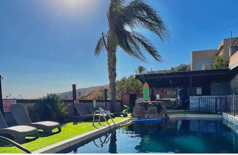 176442 המתחם החיצוני, מאור בכנרת, וילה  במגדל וילות - Vila 4 U