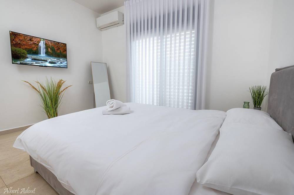 176497 מתחם פנים, אחוזת לידר, וילה  בנוף כנרת וילות - Vila 4 U