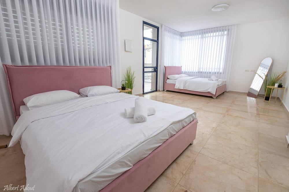 176499 מתחם פנים, אחוזת לידר, וילה  בנוף כנרת וילות - Vila 4 U