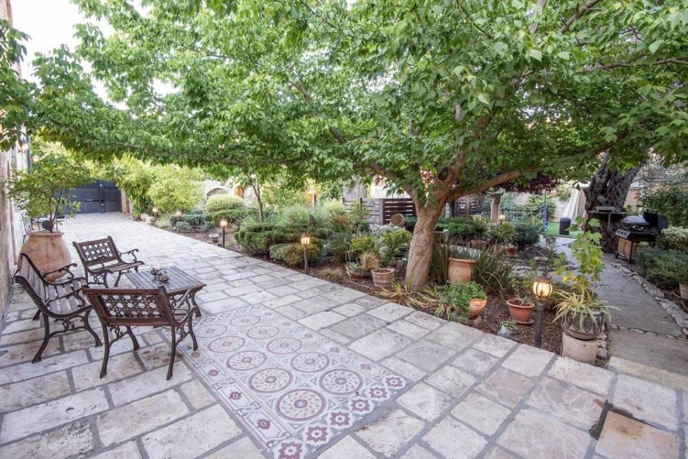 180233 החצר, אצולת אירופה - שערי צפת, וילה  בצפת וילות - Vila 4 U