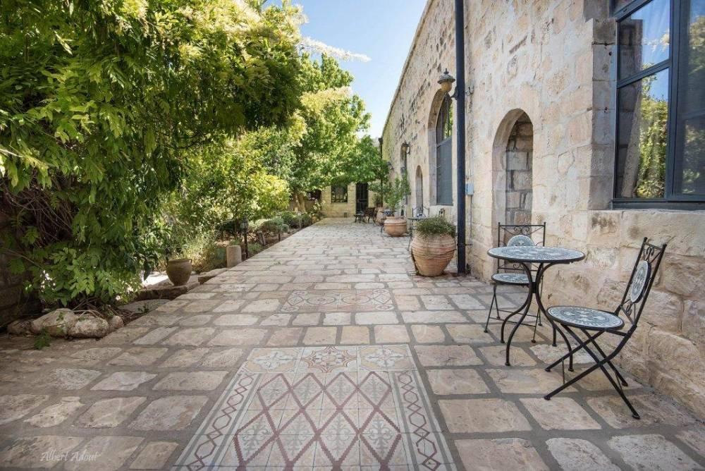 180236 החצר, אצולת אירופה - שערי צפת, וילה  בצפת וילות - Vila 4 U