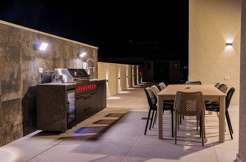 183351 המתחם בלילה, וילה דיזאייר בוטיק, וילה  בספסופה וילות - Vila 4 U