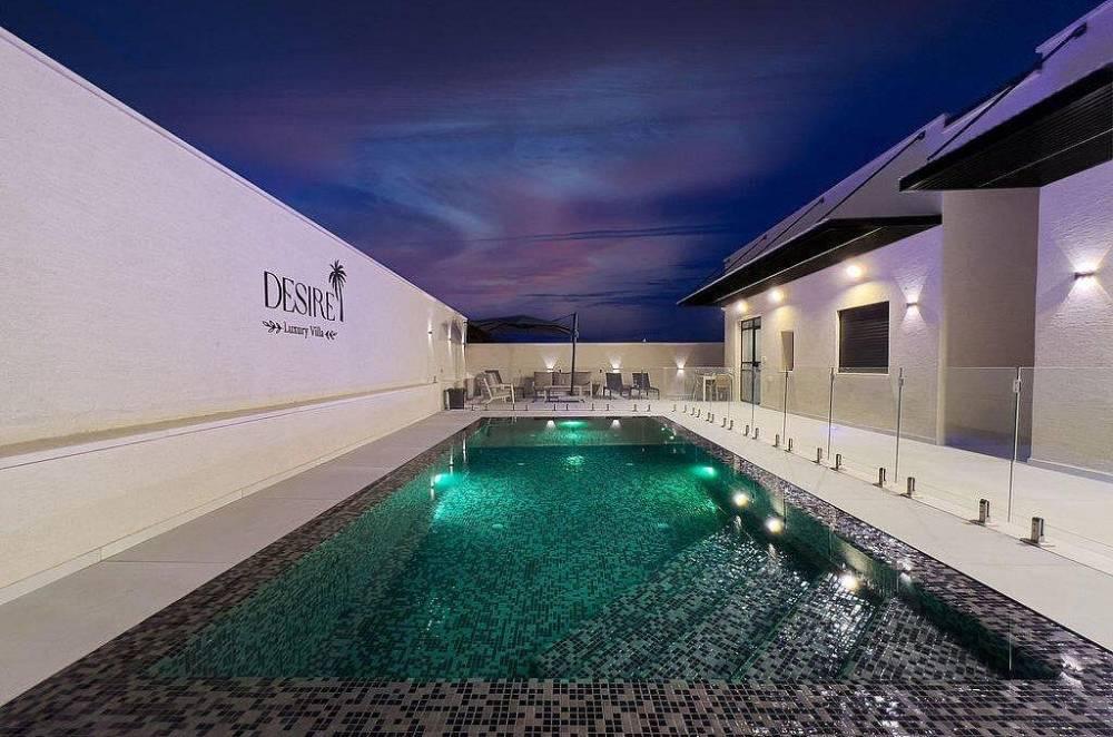 183354 המתחם בלילה, וילה דיזאייר בוטיק, וילה  בספסופה וילות - Vila 4 U