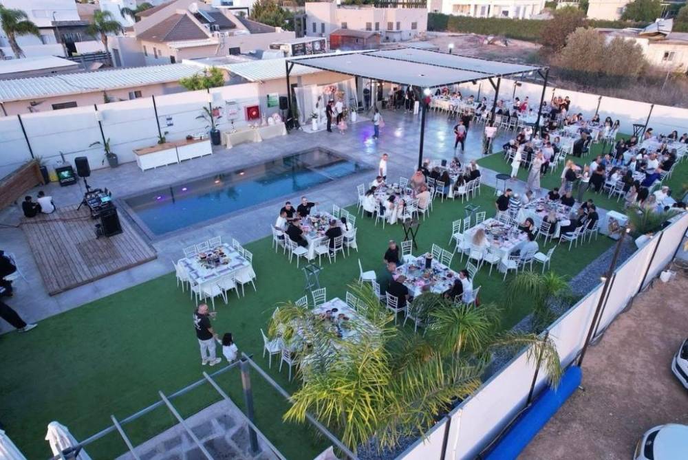 183388 חוגגים אצלנו, אואזיס, וילה  בשדה צבי וילות - Vila 4 U