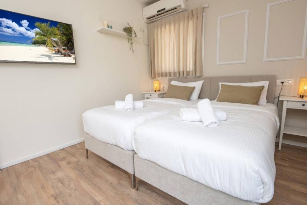 184555 המתחם הפנימי, אחוזת תבור, וילה  באחוזת ברק וילות - Vila 4 U