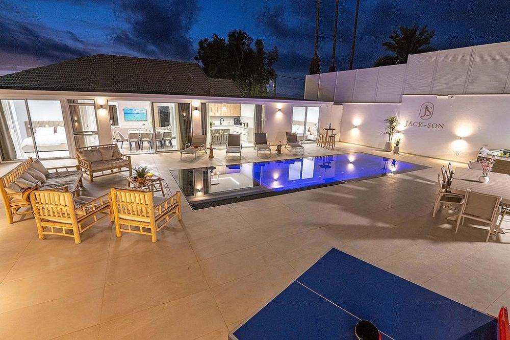 188675 המתחם החיצוני בלילה, וילה ג'קסון - Jack son, וילה  בעין יעקב וילות - Vila 4 U