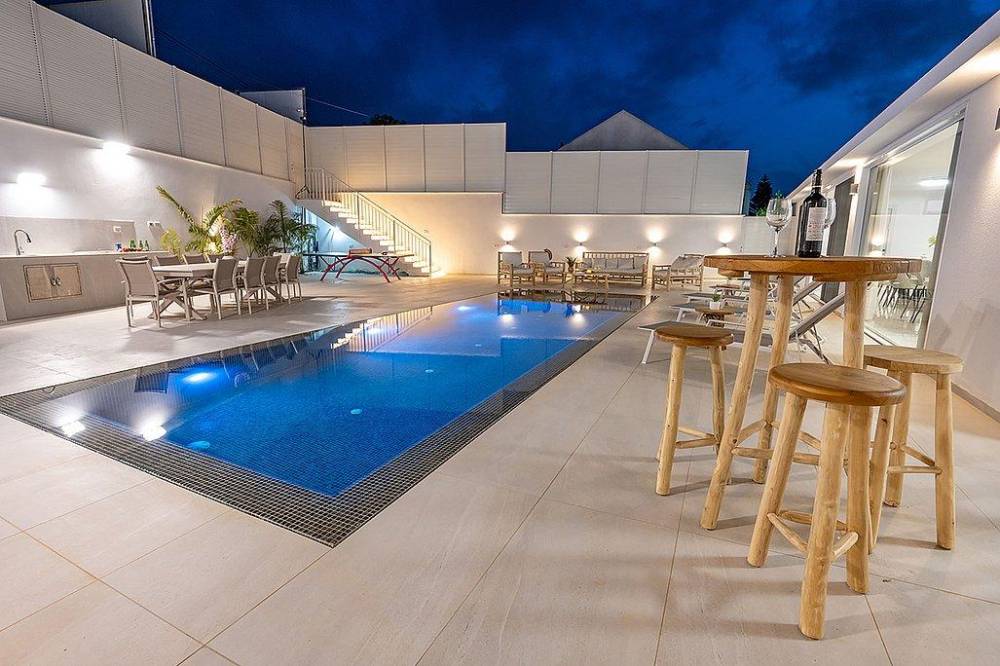 188683 המתחם החיצוני בלילה, וילה ג'קסון - Jack son, וילה  בעין יעקב וילות - Vila 4 U