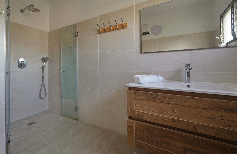 195120 גלרית פנים, שלווה במושבה - אירוח כפרי, וילה  במגדל וילות - Vila 4 U