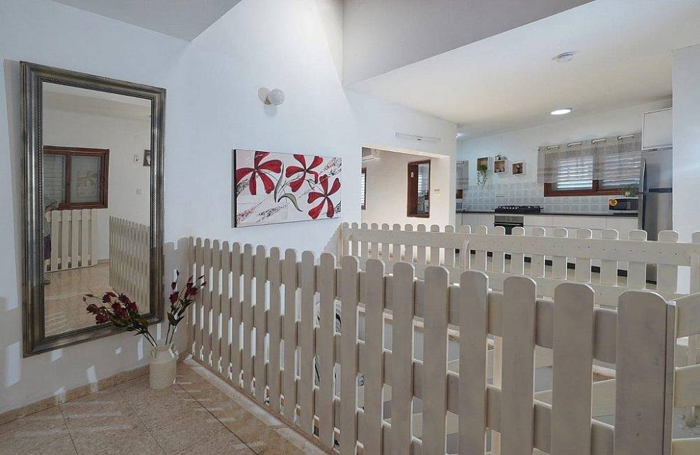 195124 גלרית פנים, שלווה במושבה - אירוח כפרי, וילה  במגדל וילות - Vila 4 U